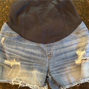 Isabel maternity shorts